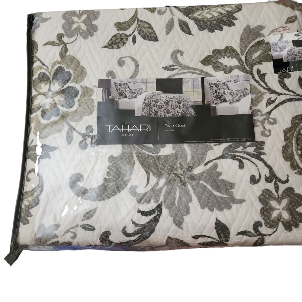 Twin Size Quilt Gray Scroll/Floral Tahari